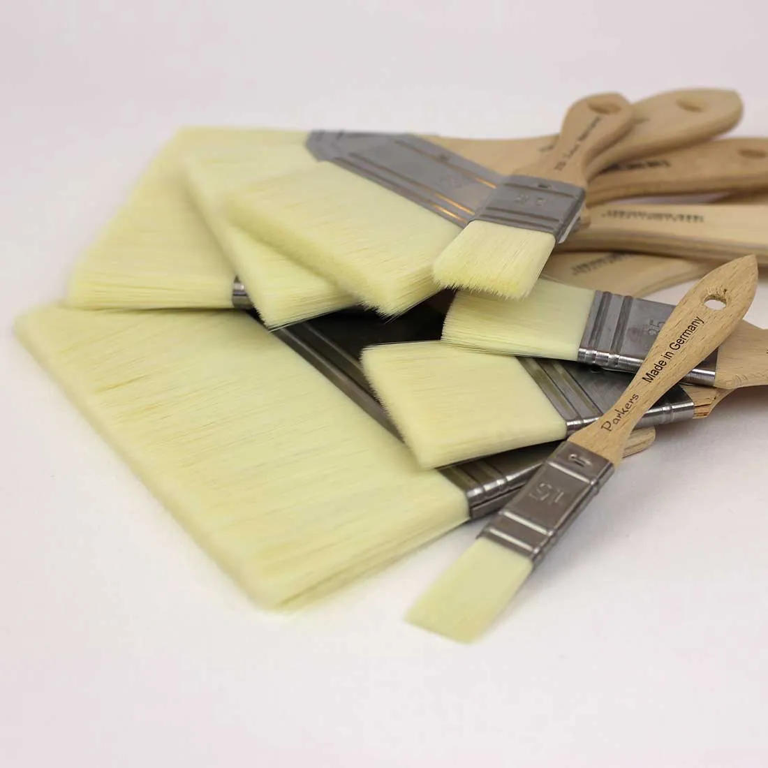 2133 Parkers Flat Brush White Synthetic