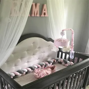 Contour de lit de bébé