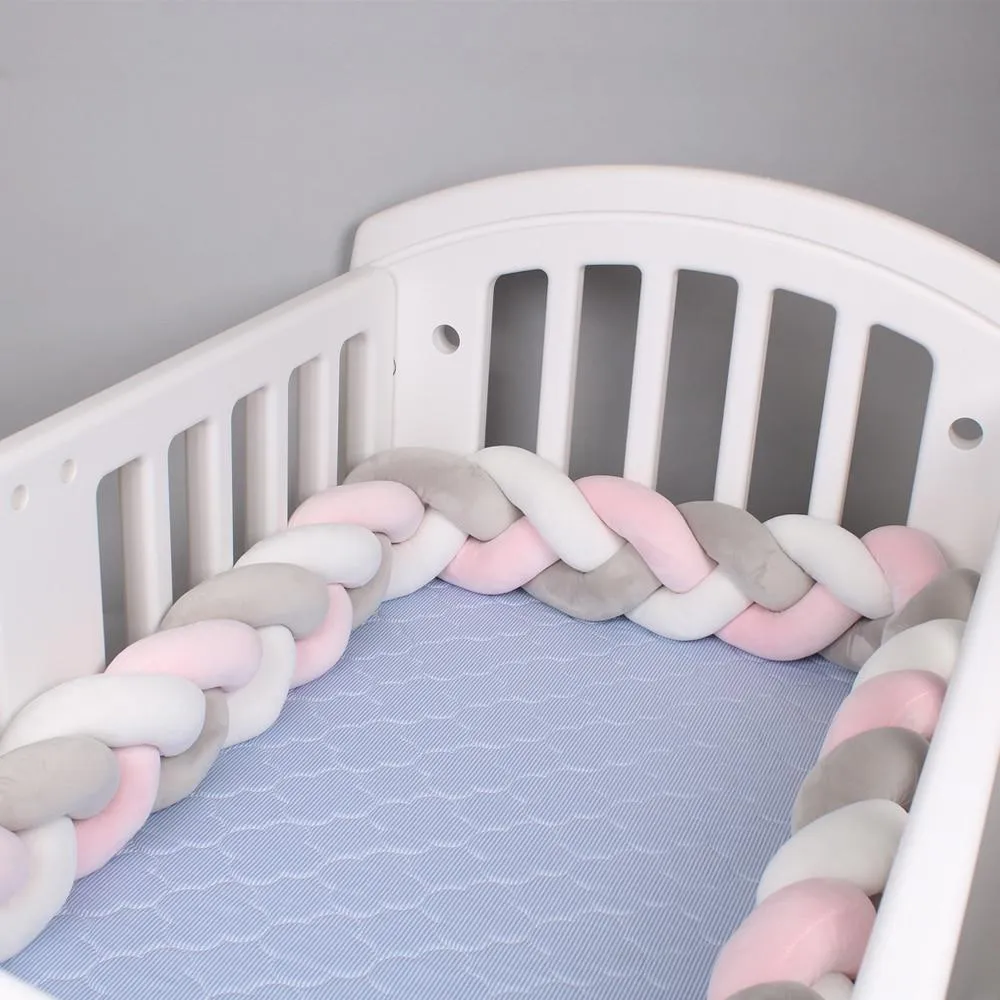 Contour de lit de bébé