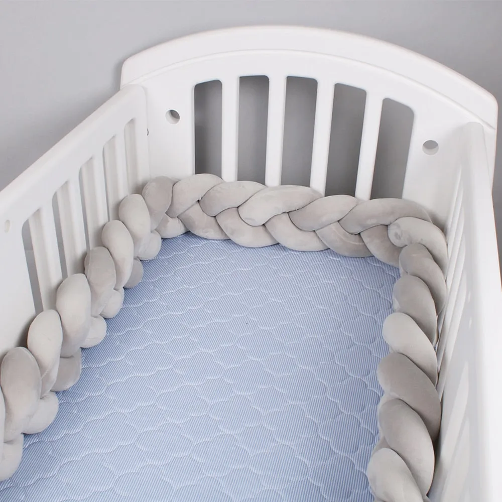 Contour de lit de bébé