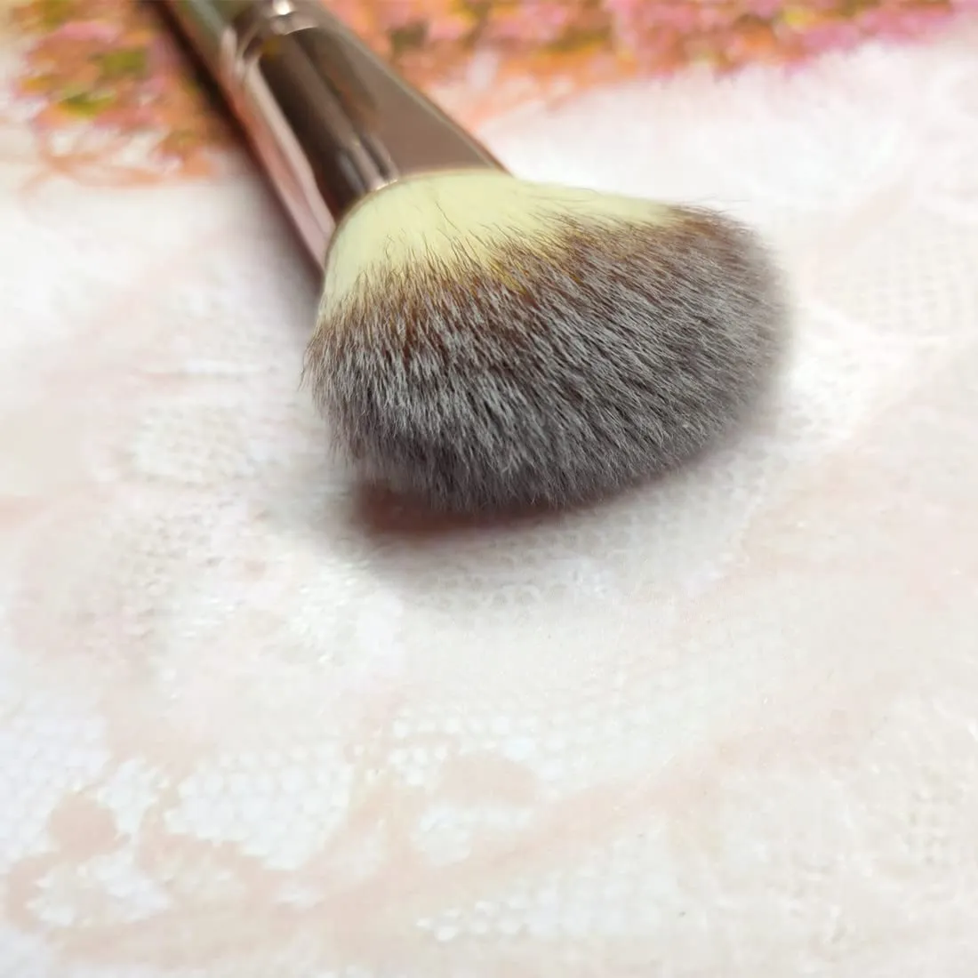 Double End Complexion Brush for Face Powder, Dual Ended Duo Makeup Blush Brush for Blending Liquid Foundation, Concealer Cream Cosmetic, Eye shadow brush (Rose Gold)