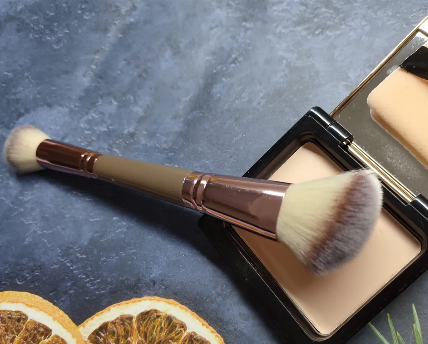 Double End Complexion Brush for Face Powder, Dual Ended Duo Makeup Blush Brush for Blending Liquid Foundation, Concealer Cream Cosmetic, Eye shadow brush (Rose Gold)