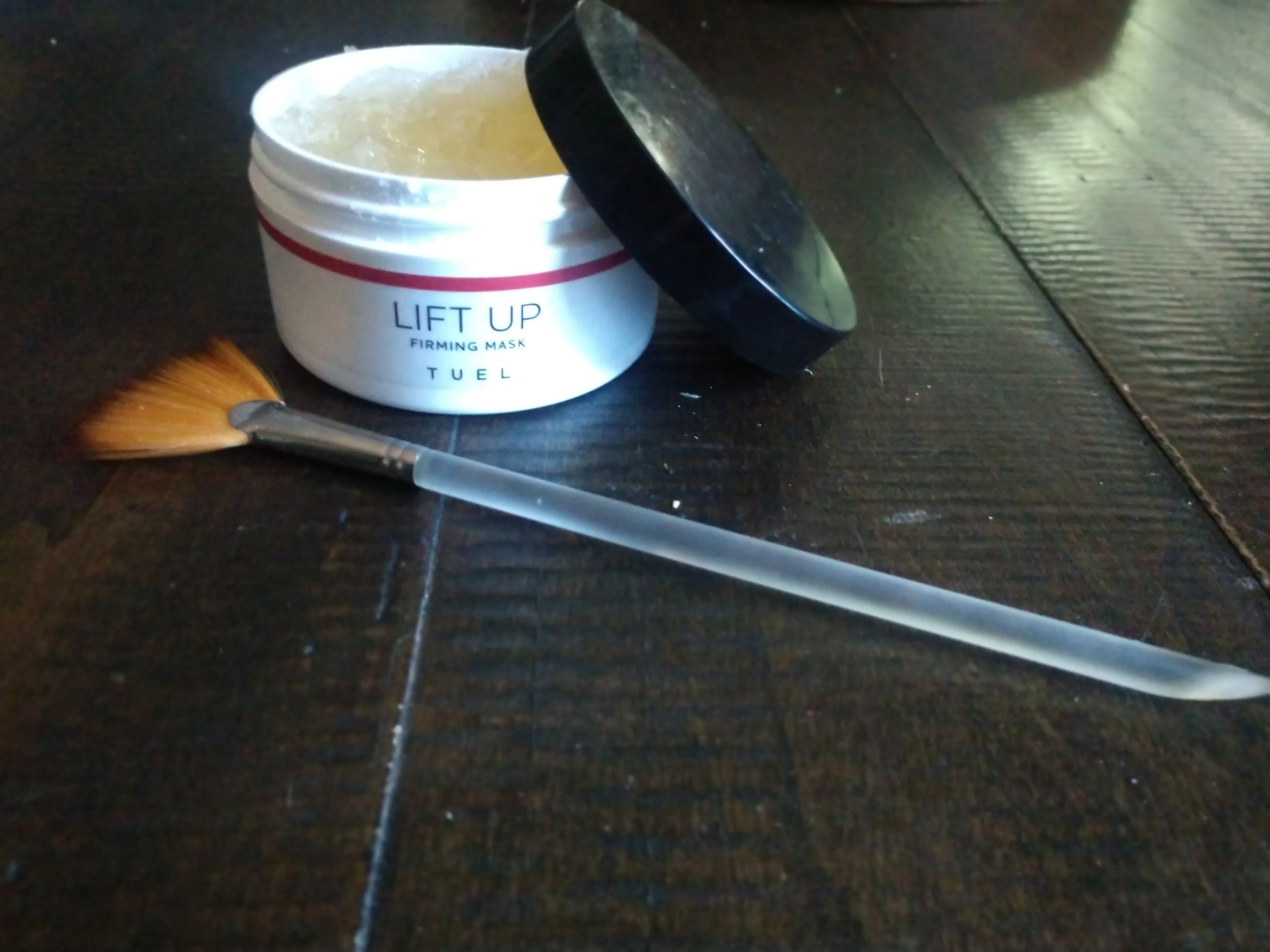Fan Mask Brush with Synthetic Bristles & Acrylic Handle / 1.5"