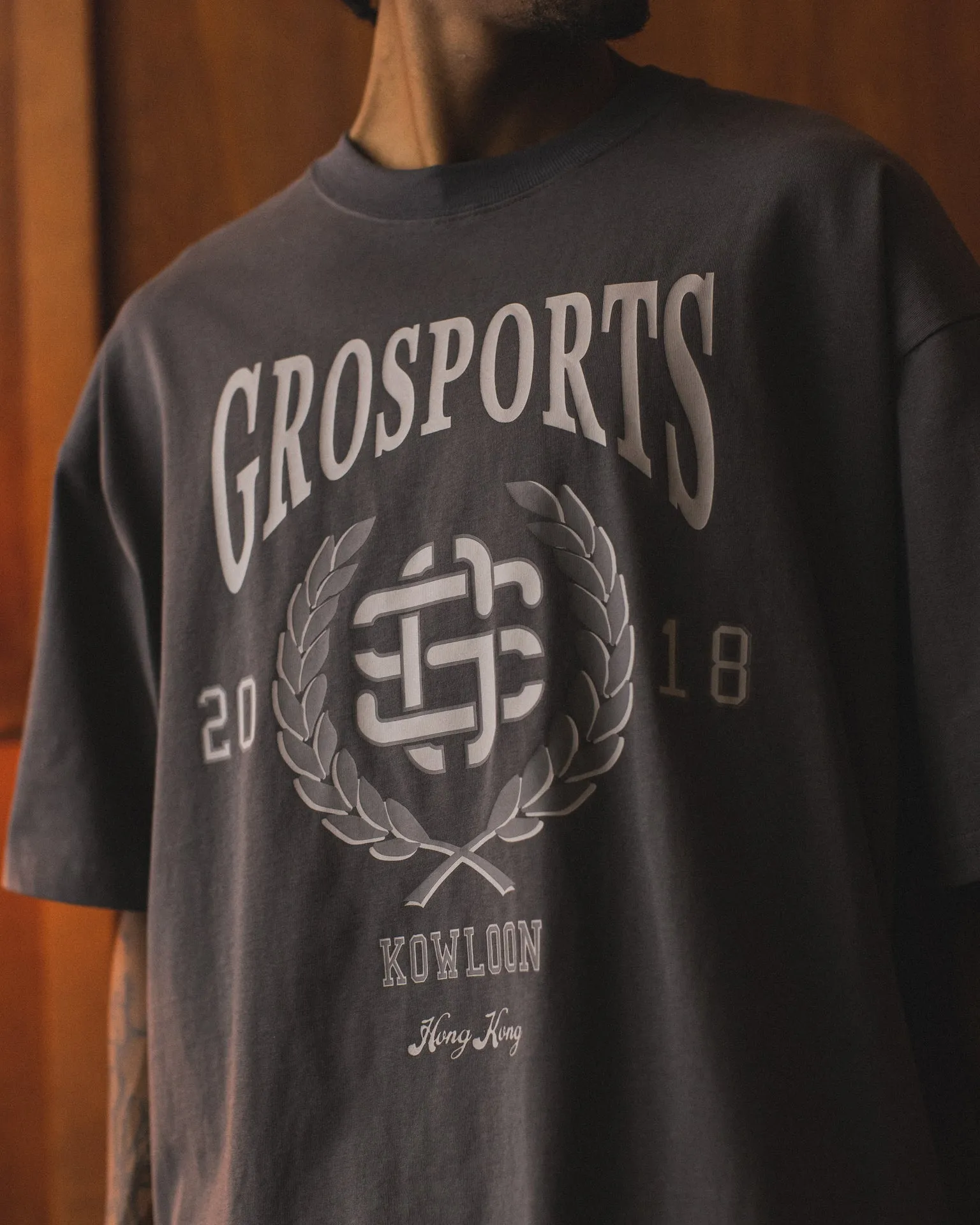 GROSPORTS BASEBALL COLLEGE T-SHIRT/ DARK GREY
