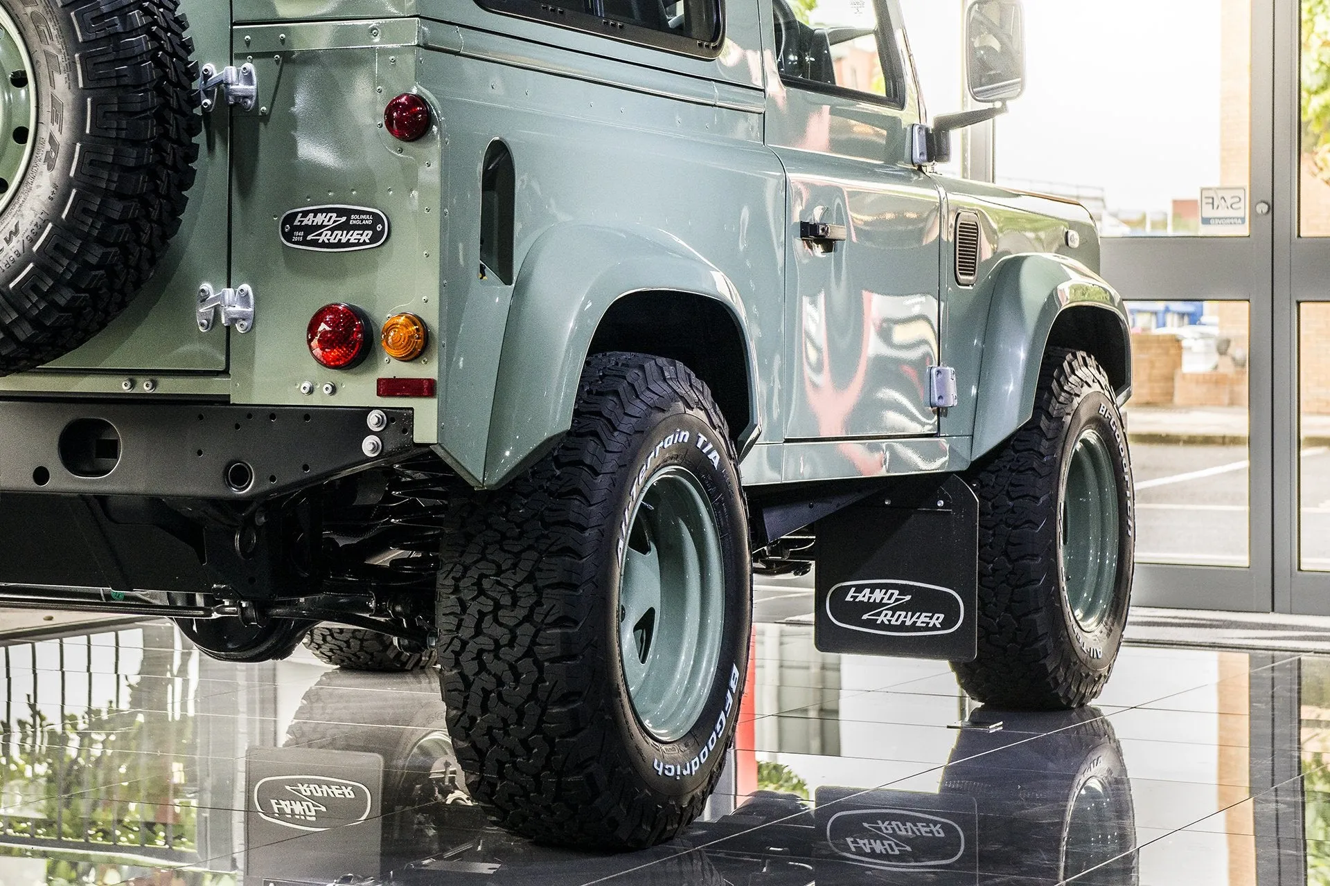 Land Rover Defender (1991-2016) 1947 Heritage Steel Wheels