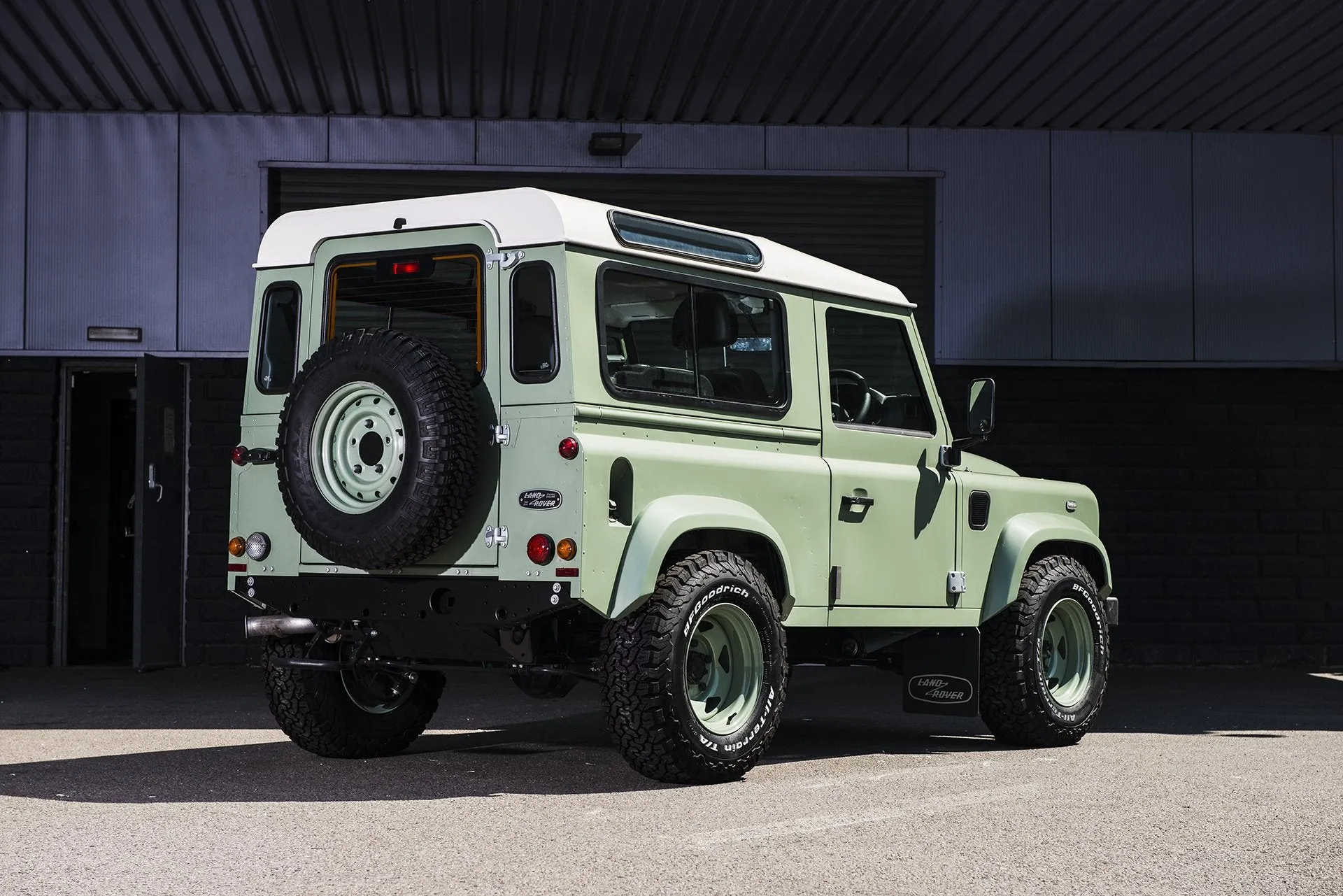 Land Rover Defender (1991-2016) 1947 Heritage Steel Wheels
