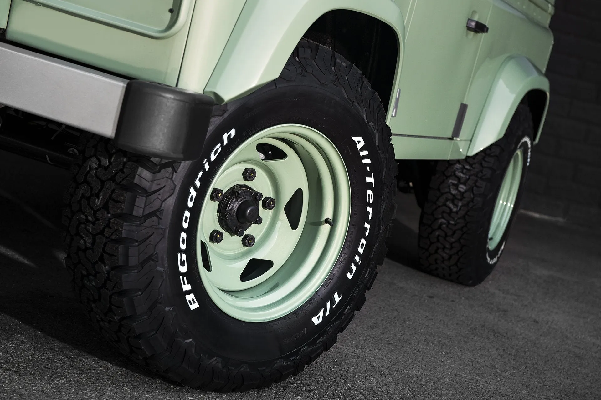Land Rover Defender (1991-2016) 1947 Heritage Steel Wheels