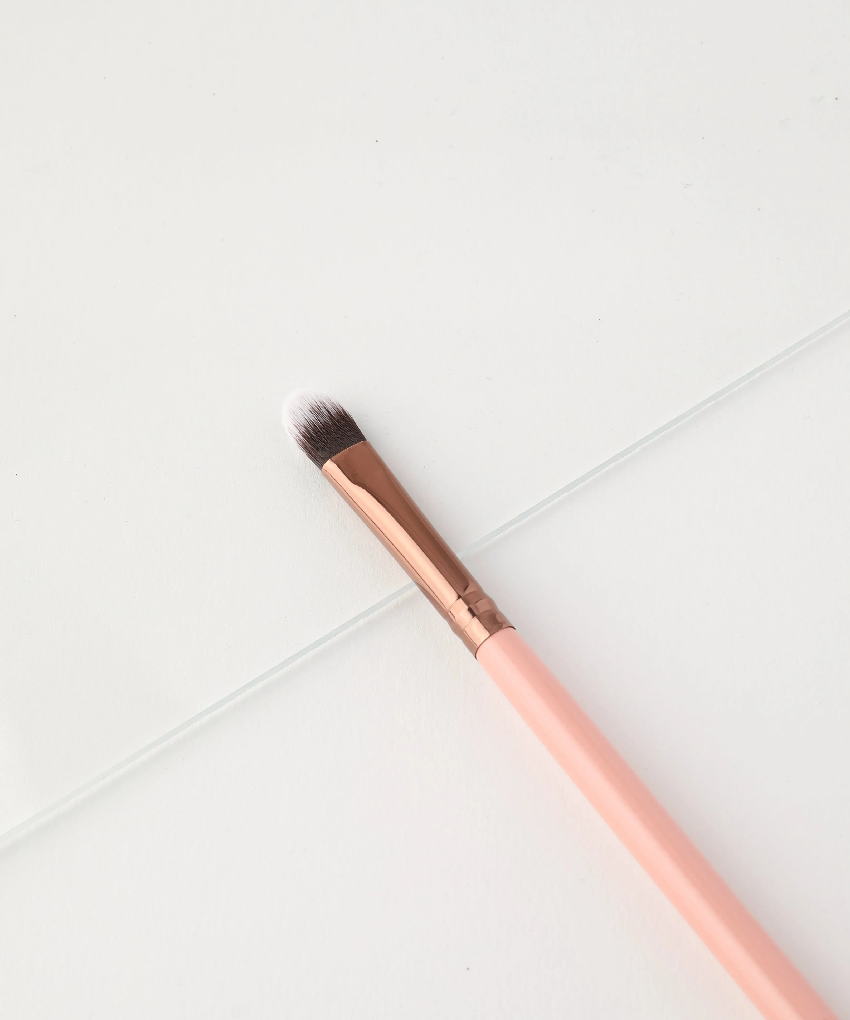 LUXIE 528 Concealer Brush - Rose Gold