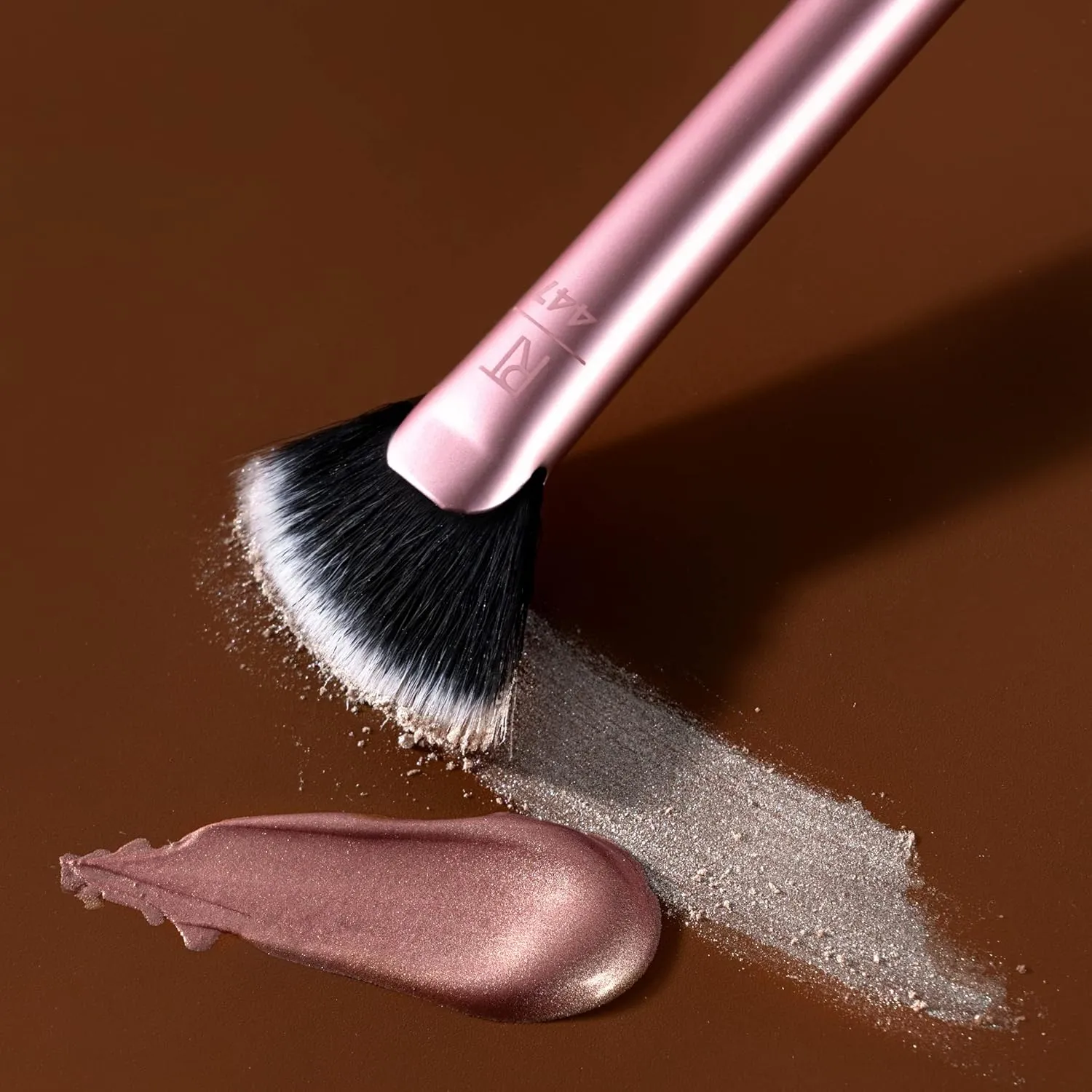 Real Techniques Sheer Radiance Fan Makeup Brush, for Highlighter   Facial Oil Absorbing Powders, Create Face Glow, Cruelty Free Bristles, Aluminum Ferrules, Pink, 1 Count