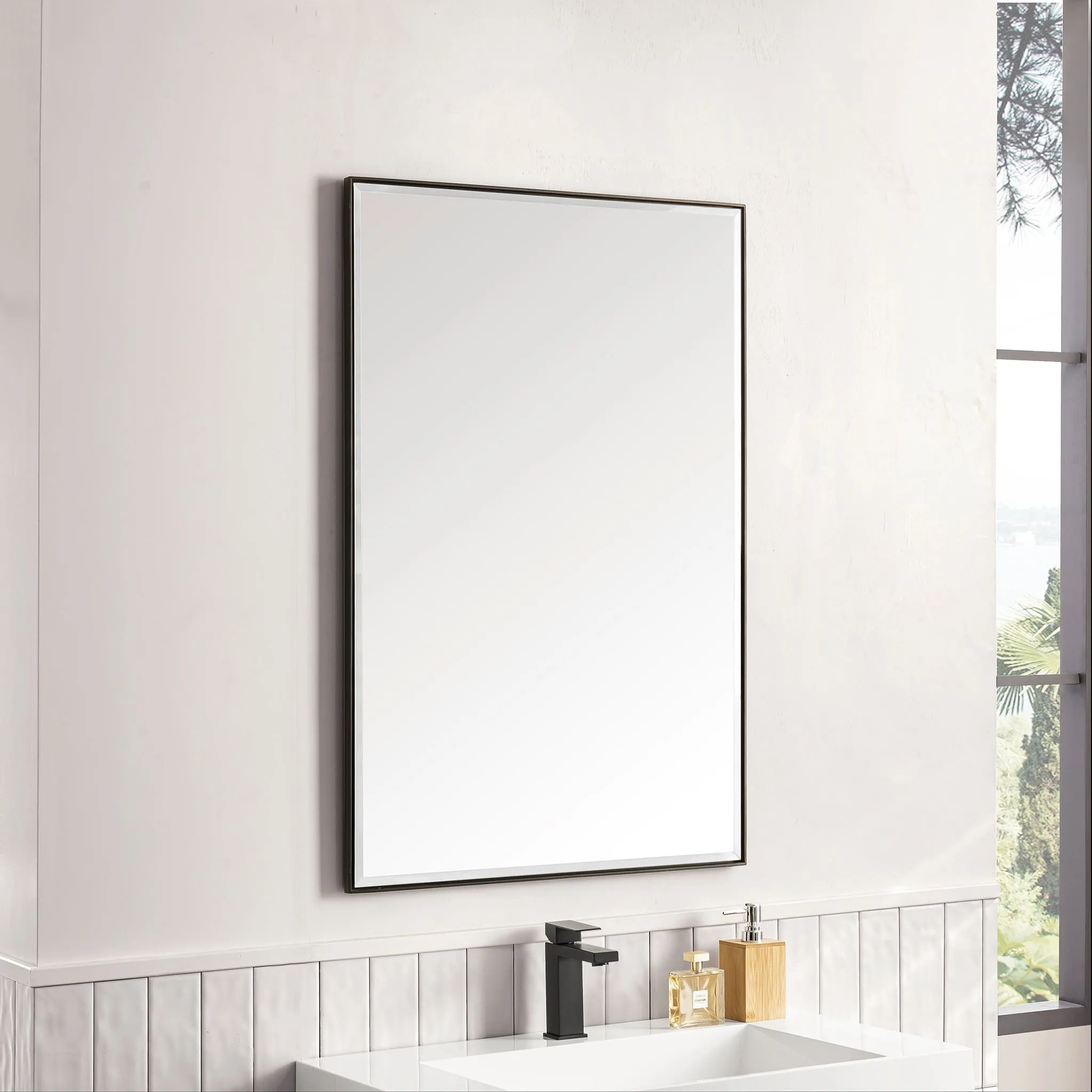Rohe 26" Rectangular Mirror in Matte Black