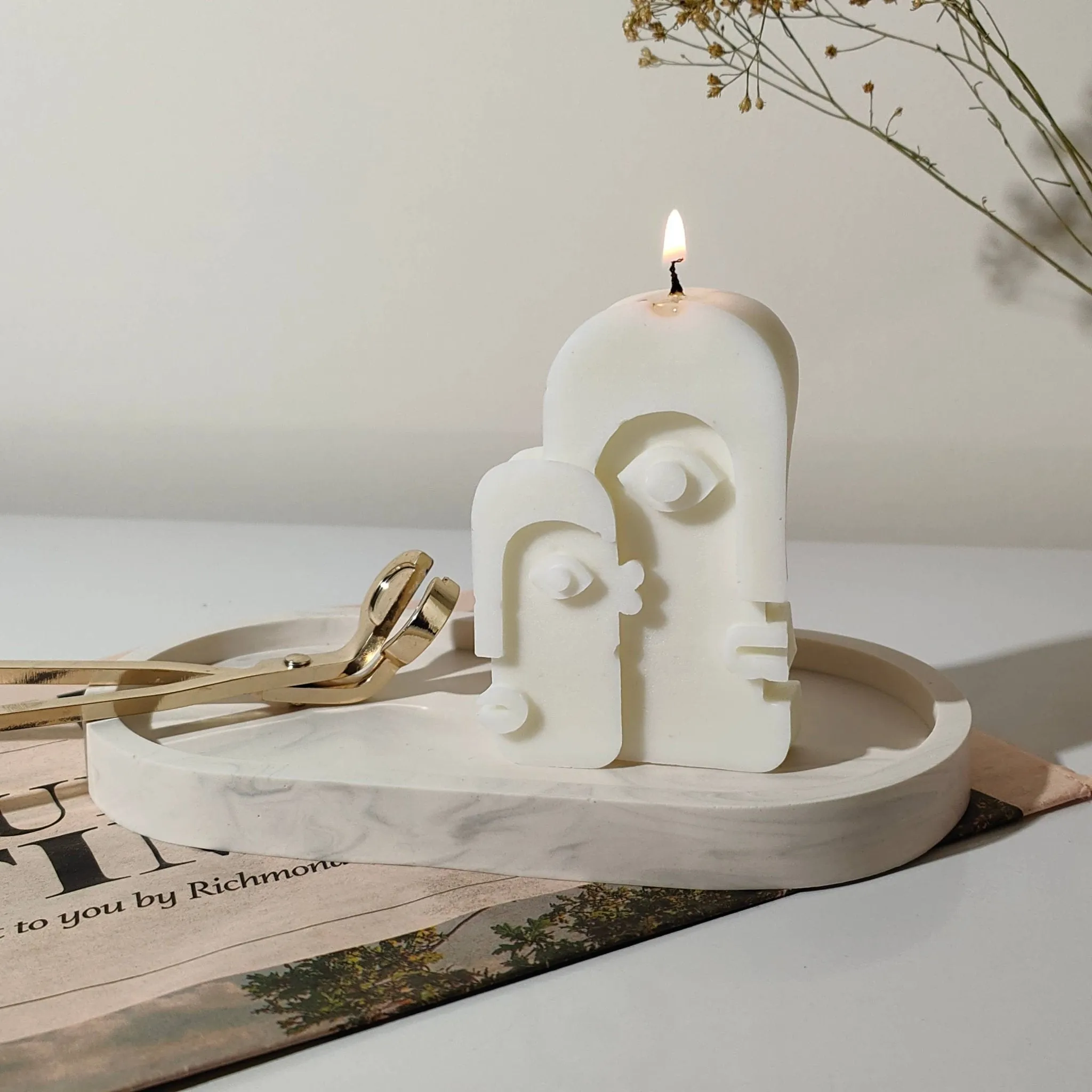 Scented Abstract Dual-Face Candle: Lily of the Valley