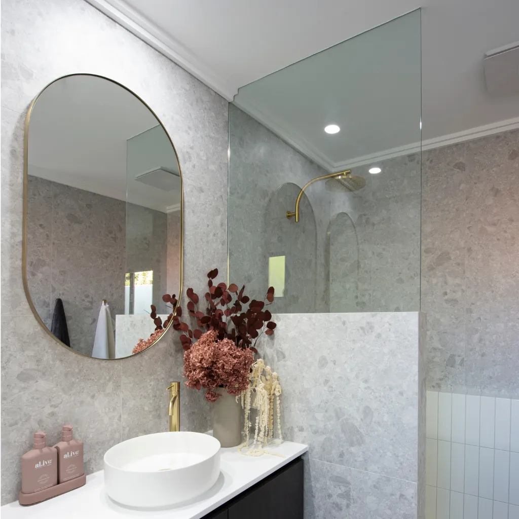 Studio Large Oval Mirror, Brass
